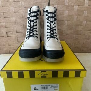 Circus by Sam Edelman
Women's Bradley Lug Sole Booties size 7